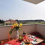 Stunning In With Swimming Pool *