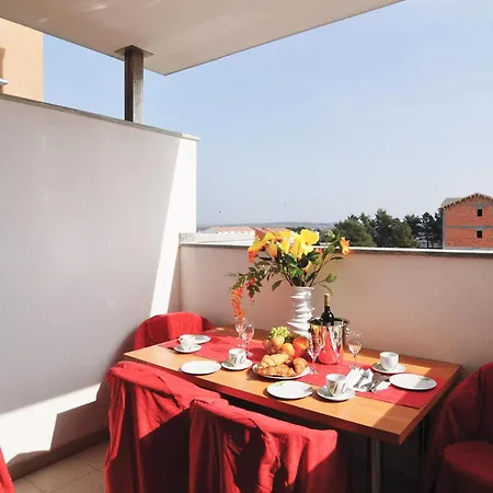 2 Bedroom Beautiful In Apartamento