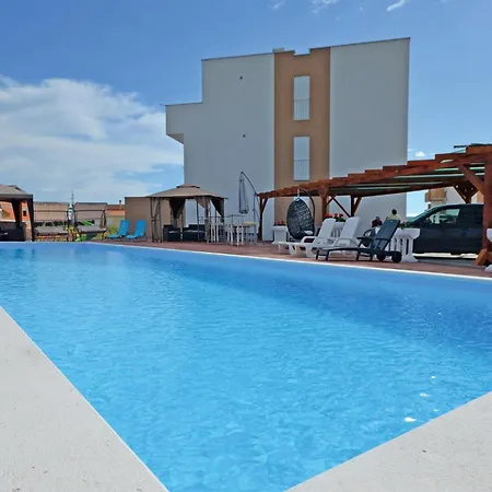 Apartman 2 Bedroom Beautiful In