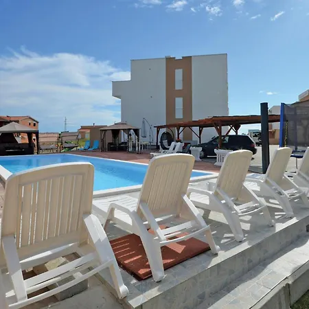 2 Bedroom Beautiful In Nin