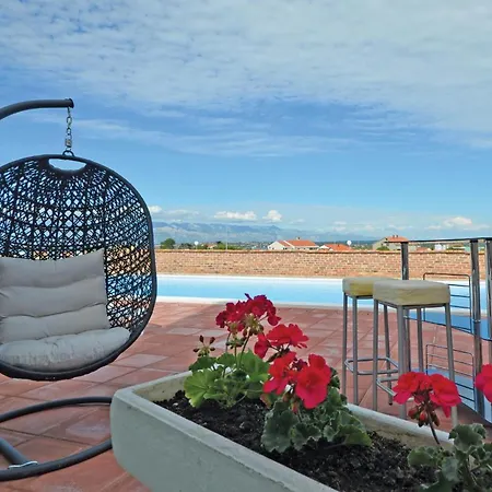 2 Bedroom Beautiful In Apartamento Nin