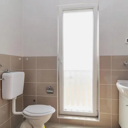 Apartman 2 Bedroom Beautiful In *