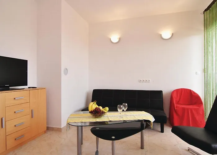 Apartman Stunning In With Swimming Pool Nin