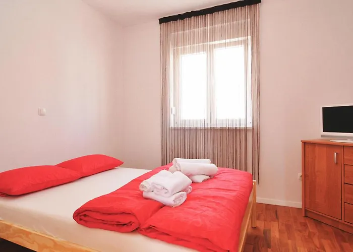 Apartman Stunning In With Swimming Pool