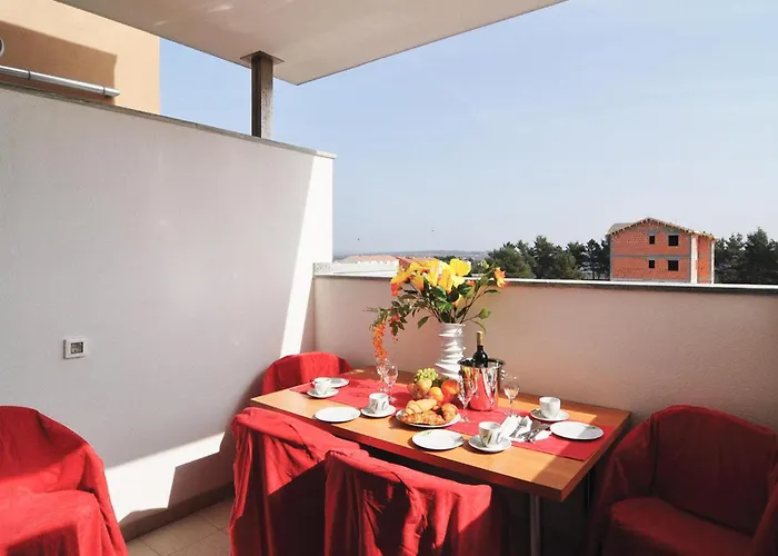 Stunning In With Swimming Pool Apartman