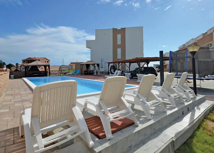 Stunning In With Swimming Pool Nin