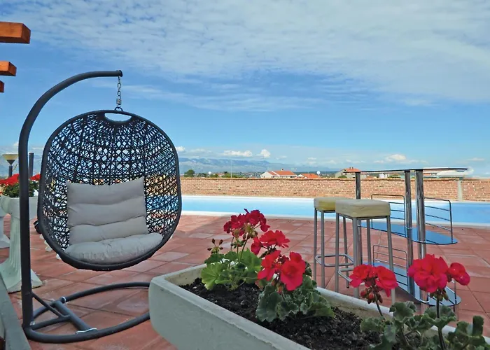 Stunning In With Swimming Pool Apartman Nin