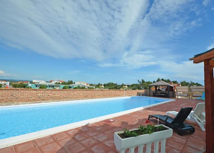 Stunning In With Swimming Pool Nin