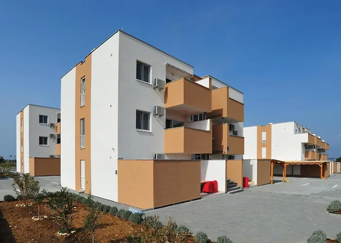 Stunning In With Swimming Pool Apartman Nin