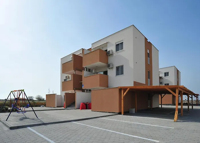 Stunning In With Swimming Pool