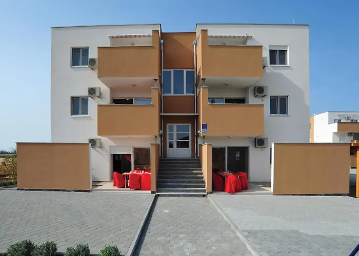 Stunning In With Swimming Pool Apartman *