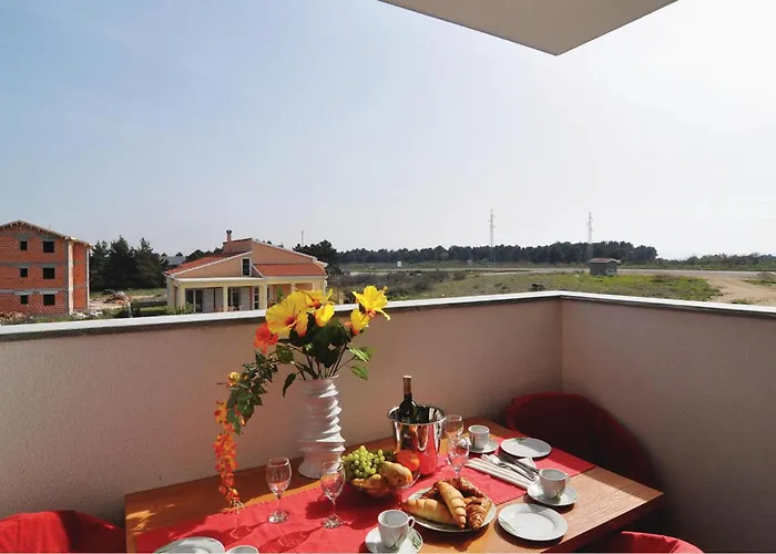 Stunning In With Swimming Pool *