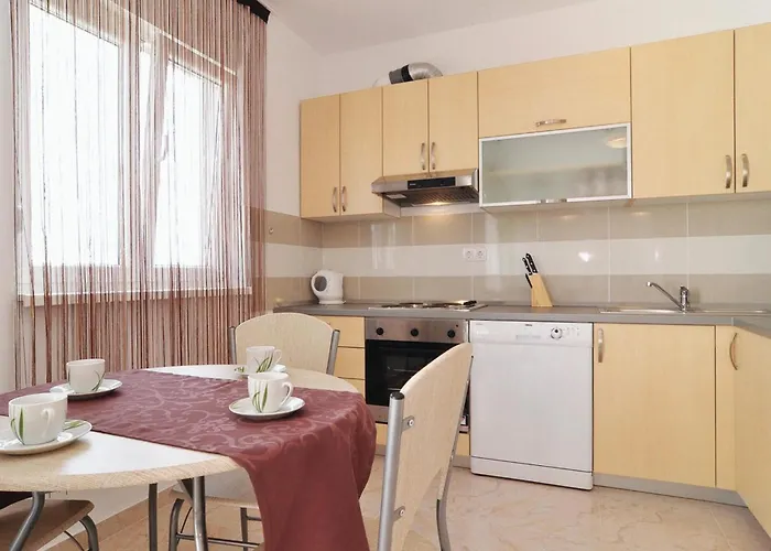 Stunning In With Swimming Pool Нин