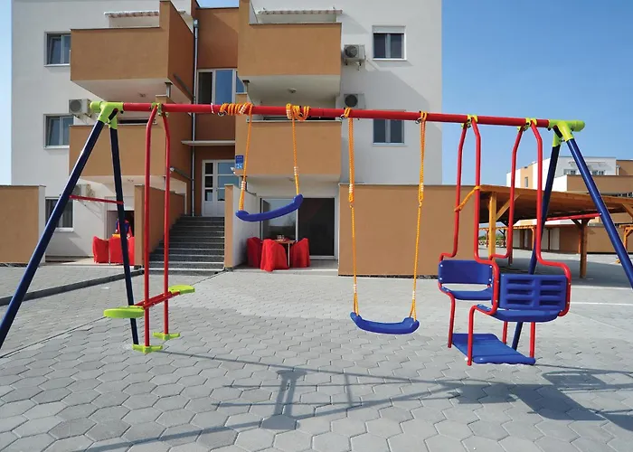 Stunning In With Swimming Pool Апартаменты Нин